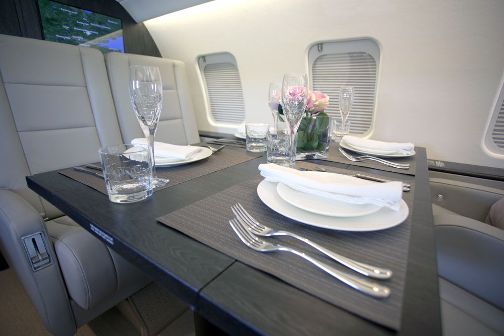Bombardier Challenger 604, photo 2 of 4